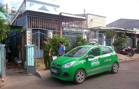 Cả trăm cảnh sát truy bắt kẻ cướp taxi