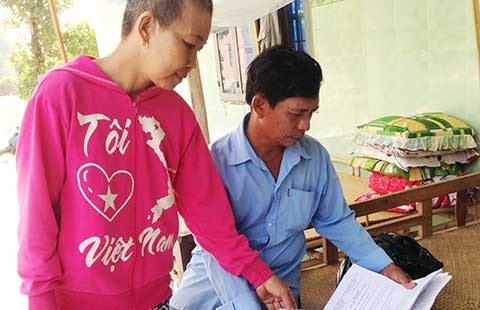 Nên khoan hồng với vợ chồng ông bán vé số