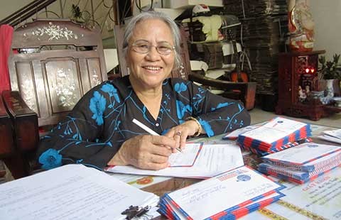 Bà bán hột vịt lộn và 10.000 lá thư tìm mộ liệt sĩ