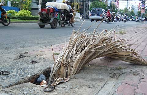 Hố ga bể nắp nguy hiểm