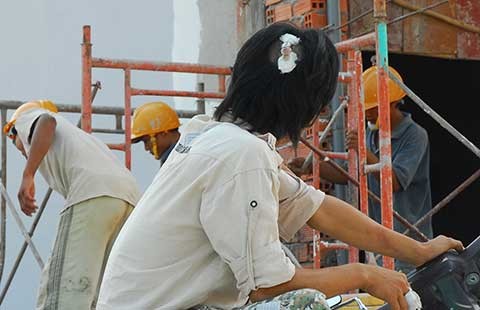 Lao động gặp nạn, khó trăm bề