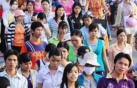 Xin tăng ca vì... không đủ sống
