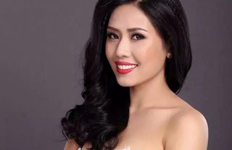 Người đẹp Nguyễn Thị Loan mua ba tấn dưa ủng hộ nông dân