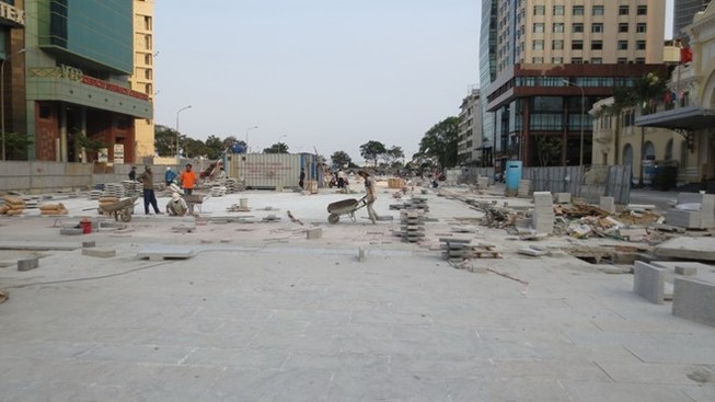 Phó chủ tịch TP.HCM kiểm tra công trình phố đi bộ