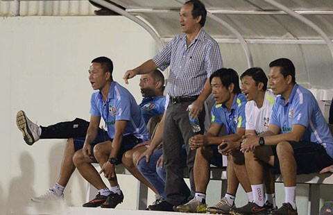 Bầu Đức lo xuống hạng