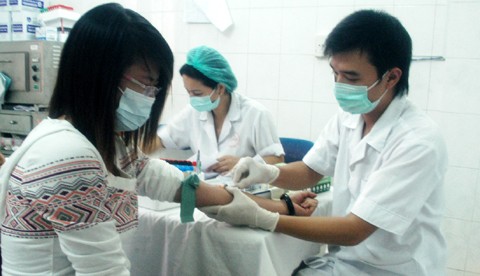 Hơn 2.000 cán bộ, nhân viên y tế bị nhắc nhở