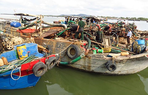 Có dấu hiệu ‘bảo kê’ cho khai thác cát lậu