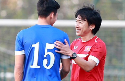 Vấn đề của bóng đá VN: VFF hoãn binh, Miura lo lắng