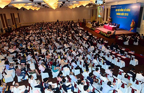 Rơi nước mắt chờ chia cổ tức