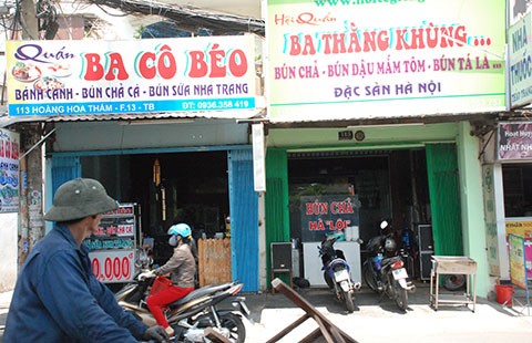 Chuyện cảm động ghi ở quán bún chả Hà 'Lội' - Ba thằng khùng