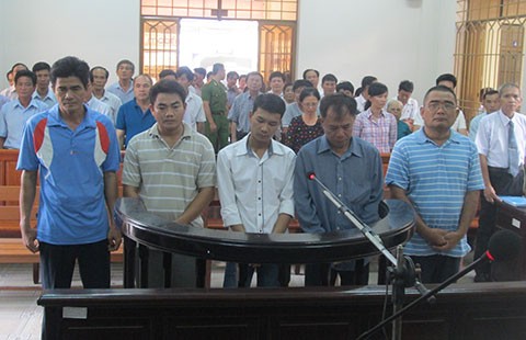Vụ tai nạn đường sắt cầu Ghềnh: Bốn cựu nhân viên gác chắn lãnh án tù