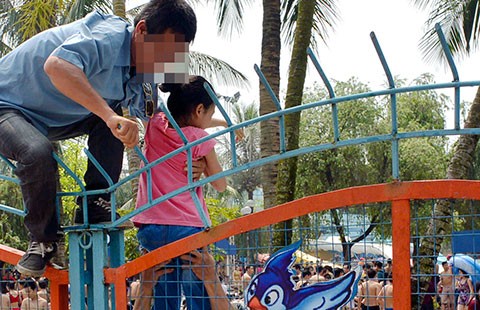 Vụ công viên nước quá phản cảm