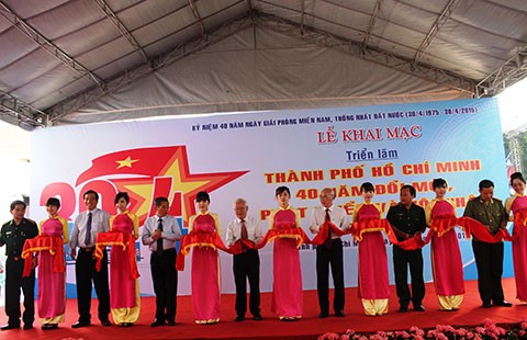 Triển lãm ảnh TP.HCM - 40 năm đổi mới, phát triển và hội nhập