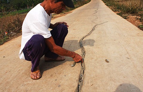 Đường nông thôn mới vừa xong đã hỏng