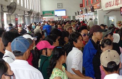 Ùn tắc từ trong bến đến cửa ngõ