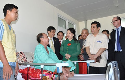 Xây thêm bệnh viện để giảm tải