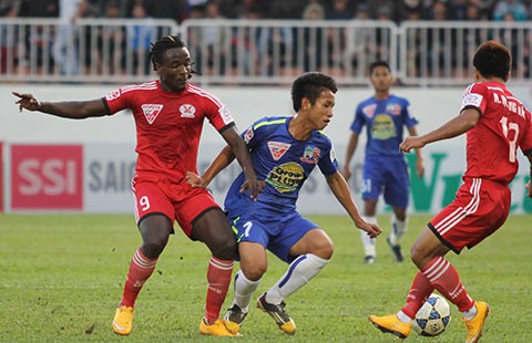 HA Gia Lai - QNK Quảng Nam (2-2): Suýt chìm trên phố núi