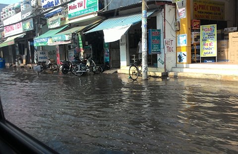 Trời nắng, triều kiệt, đường vẫn ngập