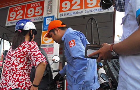 ‘Đáng lẽ giá xăng phải tăng hơn nữa’!