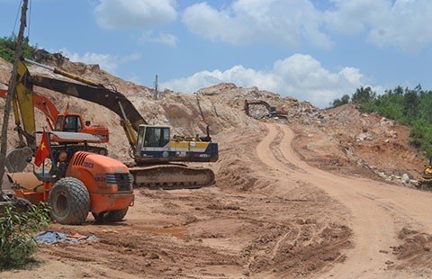 Cao tốc lớn nhất miền Trung 'tắc' 22 km