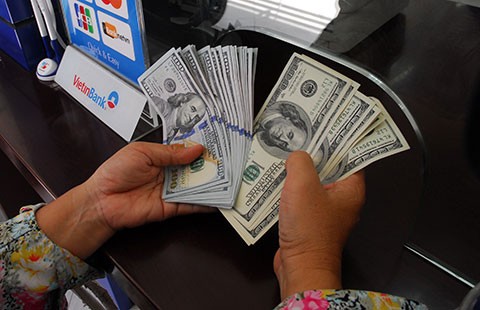 Giữ USD không lợi bằng VND
