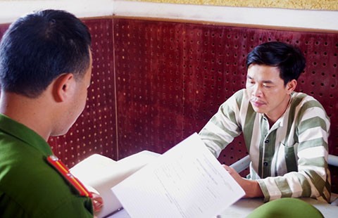 Bắt ba cán bộ ngân hàng chiếm đoạt nhiều tỉ đồng