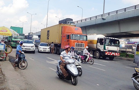 Nguy hiểm khi qua ngã tư Vũng Tàu