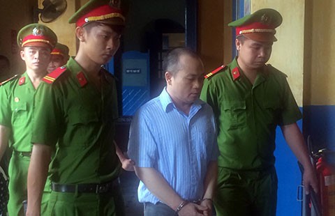 Va quẹt ô tô, bỏ chạy rồi cố ý tông người
