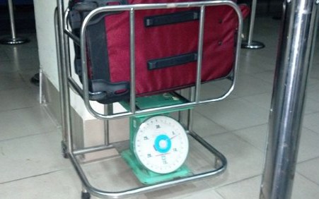 Bị cấm bay vì tát nhân viên hàng không