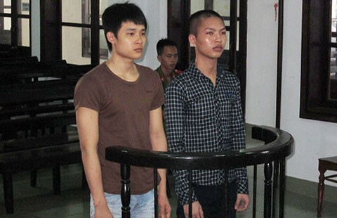 Cướp giật rồi uy hiếp, đạp xe nạn nhân