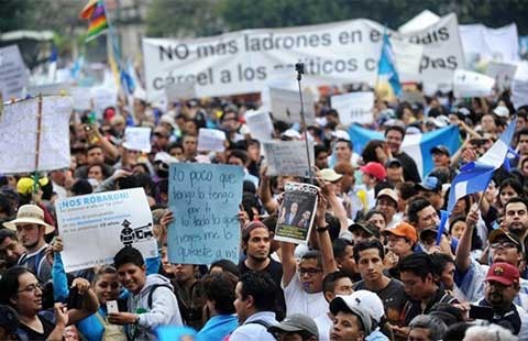 Dân Guatemala đòi tổng thống từ chức
