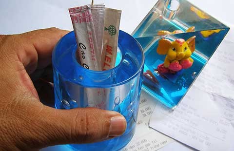 Đồ dùng văn phòng chứa chất độc đang bán tràn lan