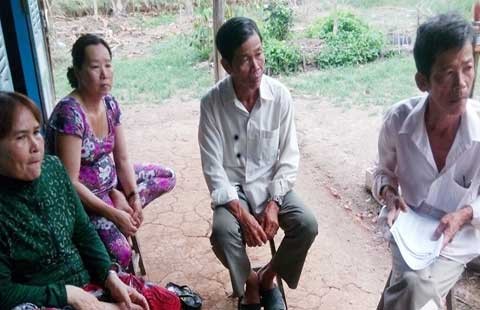 Thư ký chối việc nhận và trả lại tiền