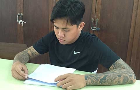 Dùng súng bắn người, Tấn ‘chùa’ ra đầu thú