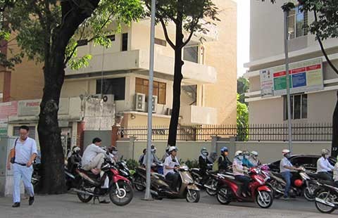 Thu hồi dây điện ngáng chân người đi đường