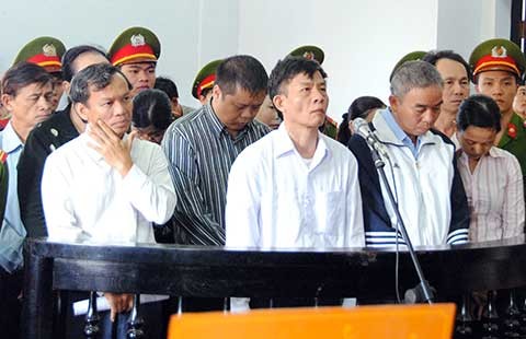 Ngân hàng chiếm đoạt tiền vật chứng, xử lý sao?