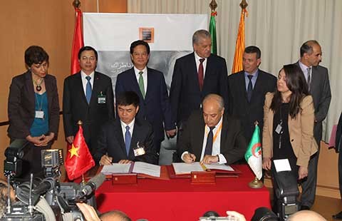 Thủ tướng Việt Nam và Algeria dự lễ ký thỏa thuận hợp tác dầu khí