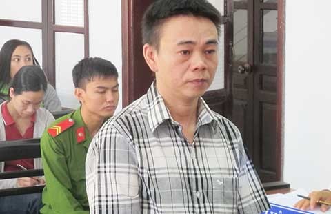 Quay phim CSGT để đòi 100 triệu đồng