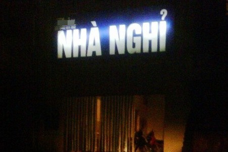 Bị đề nghị khai trừ Đảng vì chở vợ người khác vào nhà nghỉ