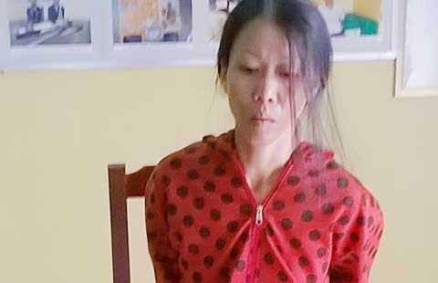 Bắt kẻ buôn ma túy có roi điện, còng