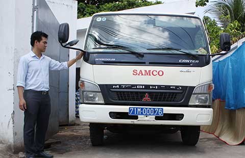 ‘Trùm mền’ xe chở rác y tế tiền tỉ
