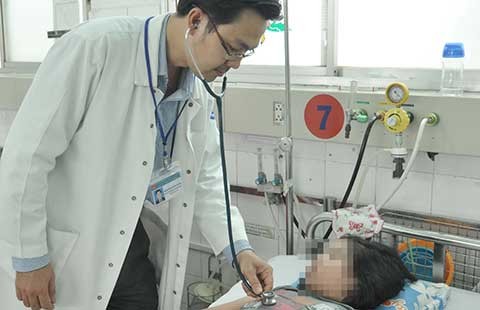 Sốt xuất huyết mà bác sĩ nói viêm họng!