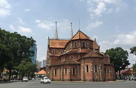 Công phu trùng tu nhà thờ Đức Bà