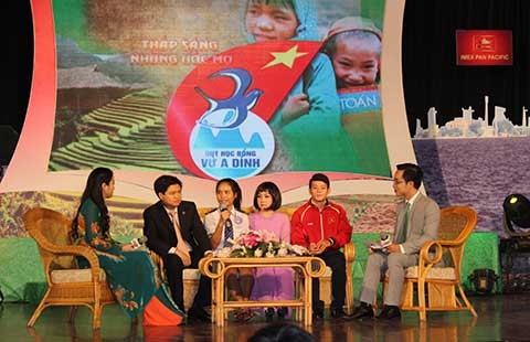 Rời Trường Sa đi dự đại hội cháu ngoan Bác Hồ