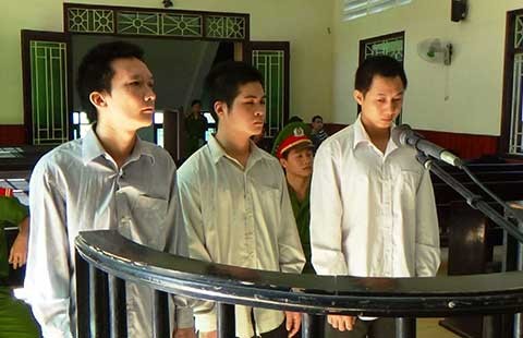 Rủ nhau vào tù vì heroin