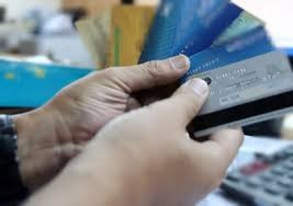 Dùng thẻ ATM giả rút ‘thuê’ gần 900 triệu đồng