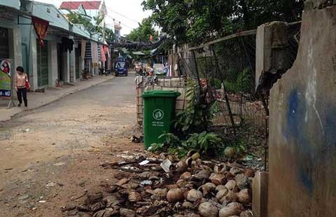 Phá tường rào bảo vệ khu dân cư