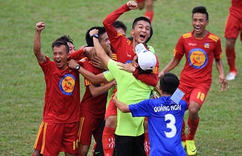 U-17 báo Bóng Đá: Quảng Ngãi bay cao, TP.HCM bị loại
