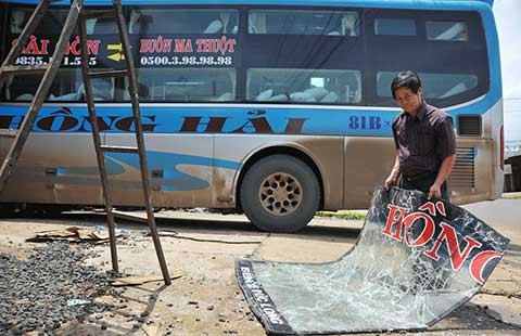 Xử nghiêm nạn ném đá vào xe khách