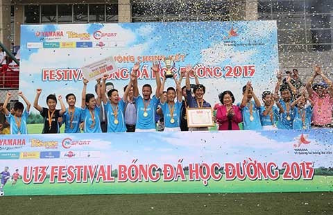 Bóng đá học đường U-13 du đấu tại Nhật